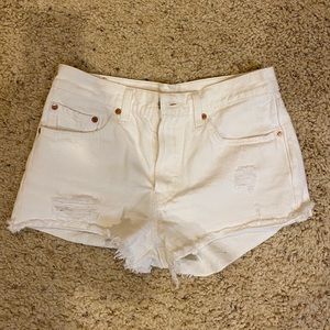 White Levi’s Shorts